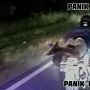 Aksi Pria Berkendara bak Superman di Atas Motor, Endingnya Bikin Panik