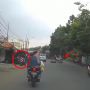 Berboncengan Tanpa Helm dan Melawan Arah, Penunggang Mio Bikin Orang Apes