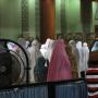 Viral Video Wanita Berangkat Tarawih, Jemaah Malah Takut Gegara Hal Ini