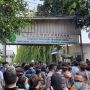 Gara-gara Habib Rizieq, Warga Urus Sidang Numpuk di Luar PN Jakarta Timur