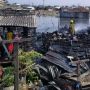 Detik-detik 10 Rumah Semi Permanen di Belawan Ludes Terbakar