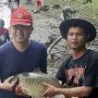 Tradisi Ramadhan di Pagaralam, Warga Turun ke Tebat Tujuh Beku Tangkap Ikan