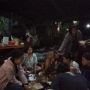 Sahur Pertama Puasa Ramadhan di Tenda Pengungsian Korban Gempa Malang