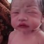 Viral Bayi Baru Lahir Angkat Tangan Kayak Berdoa, Netizen: Kuasa Allah SWT