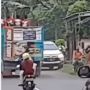 Aksi Ugal-ugalan Sopir Truk Bikin Deg-degan, Pajero Sport Sampai Ngalah