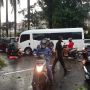 Ditutup Gegara Pohon Tumbang, Jalan Hang Tuah Menuju Blok M Macet Parah