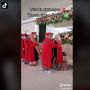 Antimainstream! Viral Tamu Undangan Pakai Toga Wisuda ke Pesta Nikah