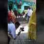 Lagi Rekaman Prosesi Menikah, Aksi Emak-Emak Nyelonong Ini Bikin Ikut Kesal
