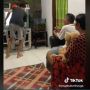 Kocak! Anak Matikan TV Pas Ortu Nonton Sinetron, Amarah Emak Salah Sasaran