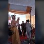 Kocak! Gara-gara Ulah Tamu, Pengantin Pria Ini Malah Jadi Tukang Foto