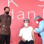 Dipantau Jokowi, Begini Gaya Keren Nicholas Saputra Saat Divaksin
