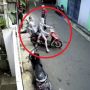 Manusia Silver Curi Motor Warga, Bocah Salat Berjemaah di Atas Motor