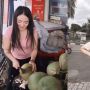Viral Penjual Es Kelapa Muda Cantik, Reaksi Warganet Bikin Ngakak