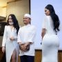 Pak Ustadz Foto Bareng Wanita Seksi Sambil Tersenyum, Netizen Riuh