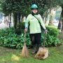 Semangat Ibu Asiah Petugas Kebersihan di Tengah Pandemi Covid-19