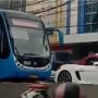 Jangan Ditiru: Sudah Serobot Jalur TransJakarta, Suruh Bus Mundur Pula