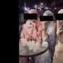 Viral Cewek Nongkrong di Kafe Pakai Mukena, Penampilannya Jadi Perdebatan