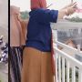 Heboh! Aksi Wanita Sebar Uang Rp 100 Juta dari Balkon Bikin Warga Histeris