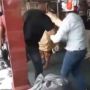 Tertangkap Warga Mencuri Helm, Wanita Ini Menangis Ditinggal Kabur Suaminya