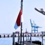 Berkabung! Prajurit TNI AL Kibarkan Bendera Setengah Tiang Selama 7 Hari