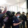 Pasca Penangkapan Munarman, Polisi Amankan Atribut FPI di Petamburan