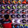 Dampak Larangan Mudik, Penjualan Helm Menurun