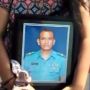 Keluarga Kapten Heri Santoso Tabur Bunga di Pelabuhan: Selamat Jalan Kapten