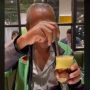 Bapak Ojol Pertama Kali Makan Steak, Alasan Tak Mau Habiskan Bikin Terharu