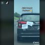 Pemudik Tempel Tulisan Kocak di Belakang Mobilnya, Bikin Nggak Bisa Mingkem