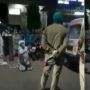 Anak Ini Sujud saat Polisi Rampas Tabung Oksigen Ibunya untuk Pasien VIP