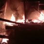 Apes! Niat Bakar Sampah, Kapal Nelayan Ini Malah Ikut Terpanggang