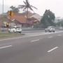 Menegangkan, Video Aksi 2 Mobil Kejar-kejaran & Senggolan di Tol Buah Batu