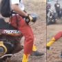 Pria Dewasa Berseragam SD Naik Vespa Roda Satu, Aksinya Bikin Melongo