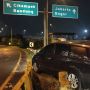 Puluhan Mobil Nekat Terobos Pembatas Jalan Demi Masuk Tol Jakarta-Cikampek
