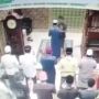 Viral! Detik-detik Imam Masjid di Riau Ditampar saat Pimpin Salat Subuh