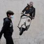 Mural Jose Mourinho Naik Vespa Muncul di Tembok Kota Roma