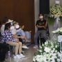 Baru Sembuh dari Stroke, Tangis Ayah Pecah di Depan Jenazah Raditya Oloan