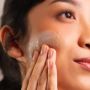 Ingin Coba Produk Skincare Baru tapi Takut Breakout? Ikuti 4 Tips Ini