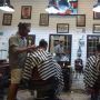 Jelang Lebaran Idulfitri, Jasa Pangkas Rambut Laris Manis