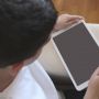 Kebanyakan Pantengin Layar Elektronik Turunkan Minat Anak Membaca Buku