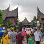 Banyak Dikunjungi Warga di Libur Lebaran, TMII Buka Hingga Jam 20.00 WIB