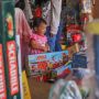 Libur Lebaran, Warga Serbu Pasar Gembrong