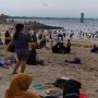 Warga Bali Isi Momen Libur Lebaran dengan Wisata ke Pantai Sanur