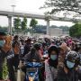 Kapasitas Dibatasi, Antrean Pengunjung di TMII Capai 2 Km