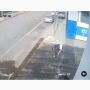 Lagi Betulkan Sepatu, Pria Ini Terhempas karena Pagar Tertiup Angin Kencang