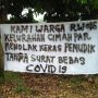 Warga Cimahpar Bogor Pasang Spanduk Tolak Pemudik Tanpa Surat Bebas COVID