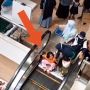Viral Bocah Takut Eskalator sampai Berkesot, Aksi Security Mal Tuai Pujian