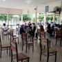 Jokowi Datang, Warung Kopi Bintan Dibikin Lokasi Vaksinasi COVID-19 Dadakan