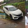 Viral 4 Cewek Kesasar di Tawangmangu, Mobil Nyungsep di Jalan Sempit