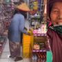Tak Pernah Masuk Minimarket, Reaksi Ibu Ini Penuh Haru saat Diajak Belanja